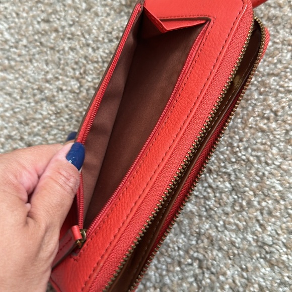 Fossil Leather Wristlet Wallet Orange with removable wrist strap - Picture 5 of 6